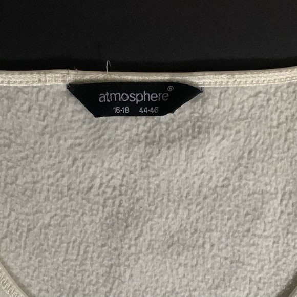 Atmosphere white long sleeves v-neck pullover - Picture 7 of 7